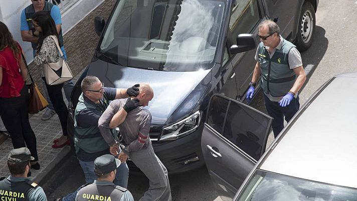 Telediario 1 - La Fiscalía pide prisión permanente revisable para el acusado de matar a su familia en una cueva de Adeje