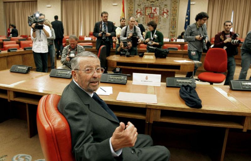 Alberto Oliart se somete al examen de los grupos parlamentarios