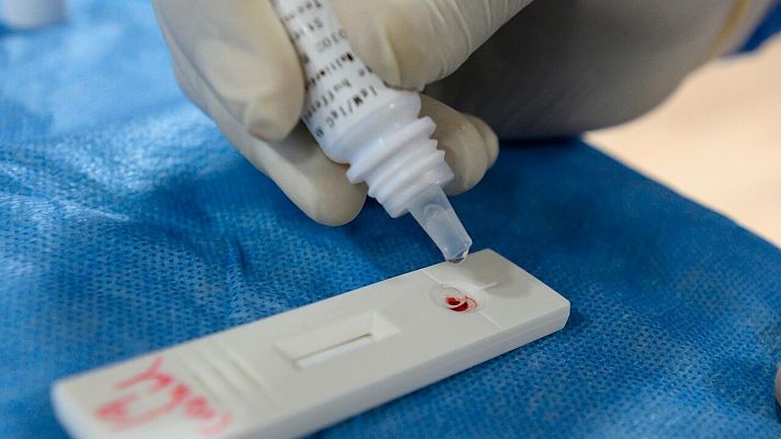 Telediario 2 - Desarticulada una red que vendía PCR negativas y pasaportes COVID falsos en España