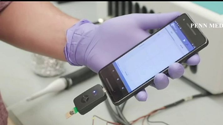 Telediario 2 - Detectar el coronavirus con saliva en el móvil, una posibilidad gracias al invento de un gallego