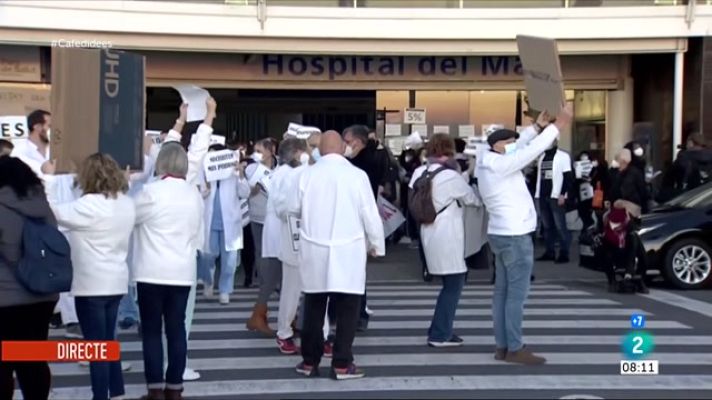  - Els treballadors de l'Hospital del Mar de Barcelona protesten per la mala gestió del centre