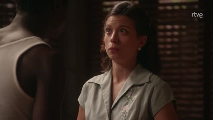 Dos vidas - Patricia pilla a Carmen y Kiros besándose