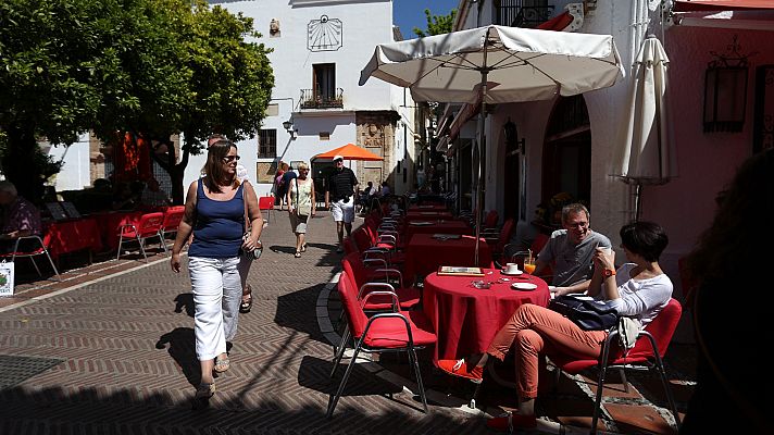 Telediario 1 - La economía española creció un 5 % en 2021, lejos de las previsiones del Gobierno