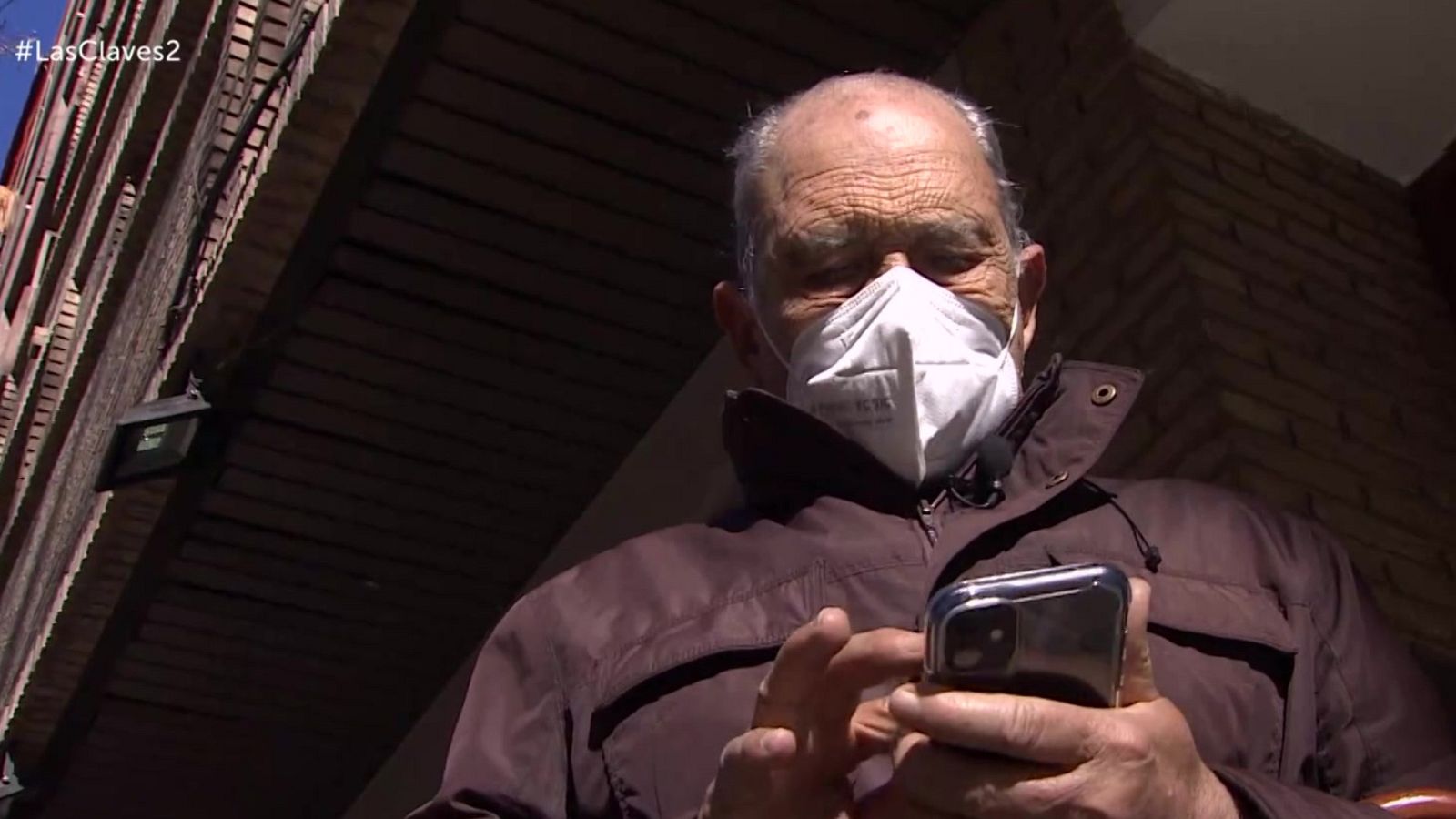 Carlos, el jubilado que inició la campaña 'Soy mayor, no idiota': "He pasado de tener atención directa a un cierre total"