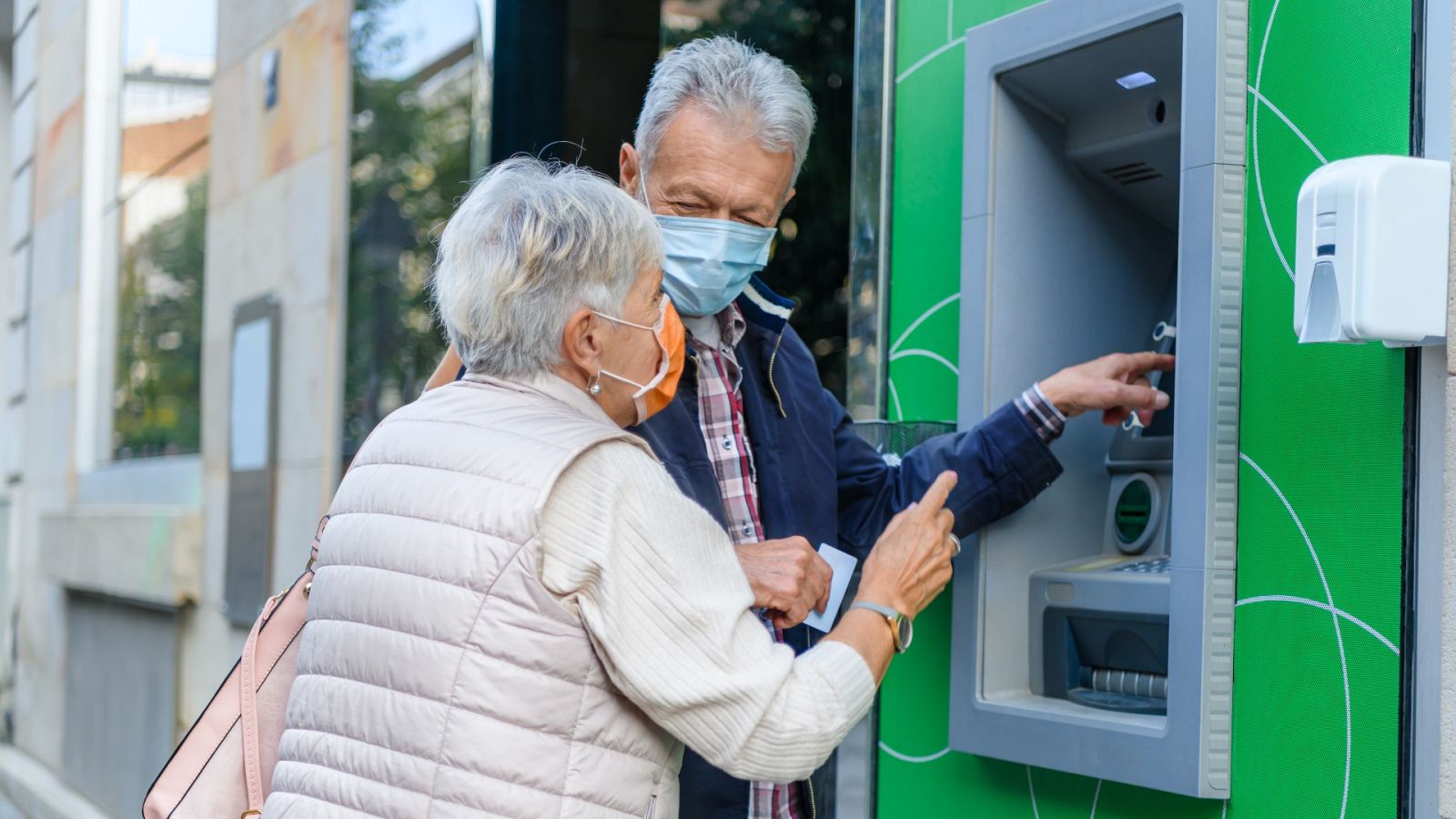 "La economía prima sobre los valores humanos", denuncia una empleada de banca