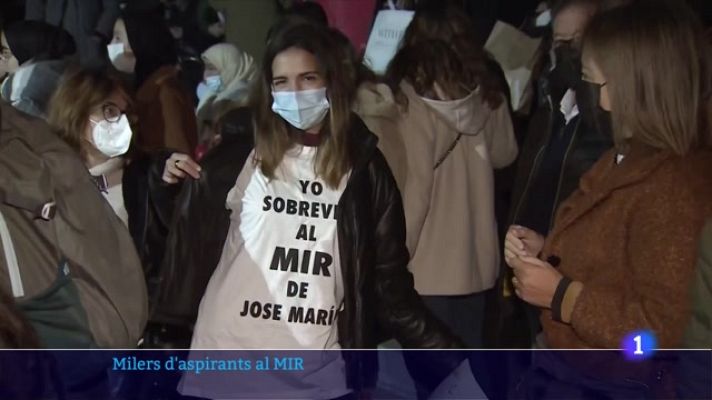 L'Informatiu - Els aspirants al MIR celebren el final de la travessia