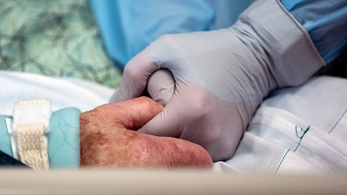 Telediario Fin de Semana - 2.000 pacientes de coronavirus permanecen ingresados en la UCI