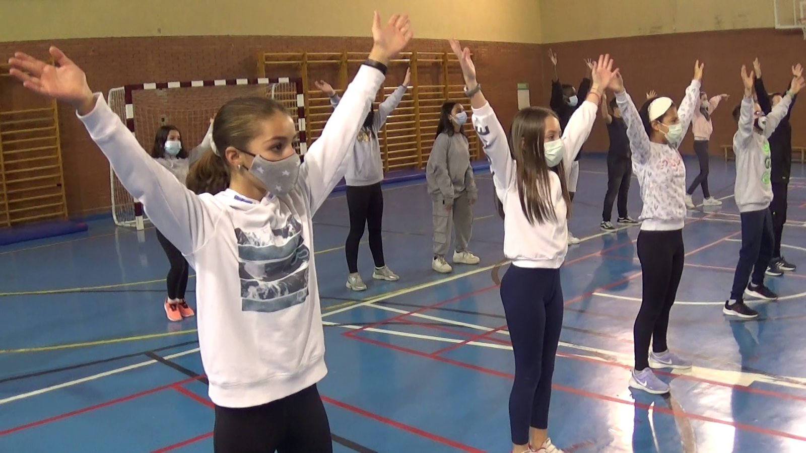 Así bailan los colegios por la amistad - #SayHi | Ver