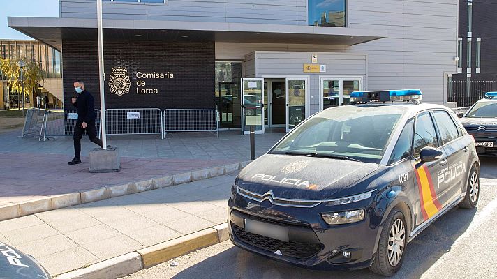 Telediario 2 - Se entrega uno de los ganaderos que asaltó por la fuerza el ayuntamiento de Lorca