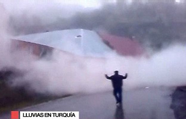  - Desesperado al ver su casa caer