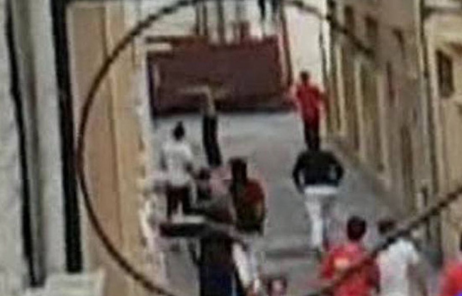 7 toros causan dos heridos del rodaje de la película de Tom Cruise en Cádiz | Ver