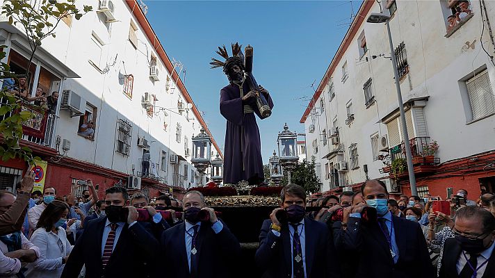 Telediario 1 - Los costaleros de Sevilla ensayan con medidas anticovid para la Semana Santa