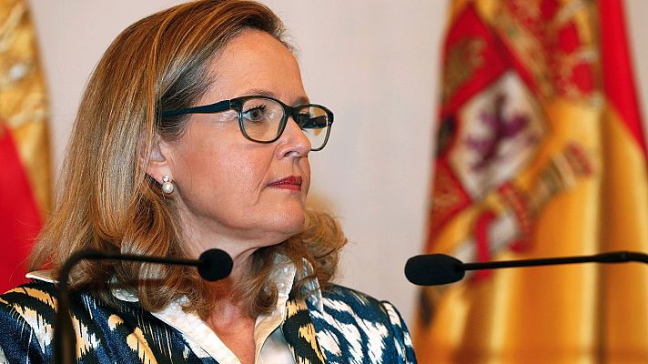 Telediario 1 - Calviño denuncia la falta de mujeres en la economía: "No voy a volver a hacer una foto en la que sea la única mujer"