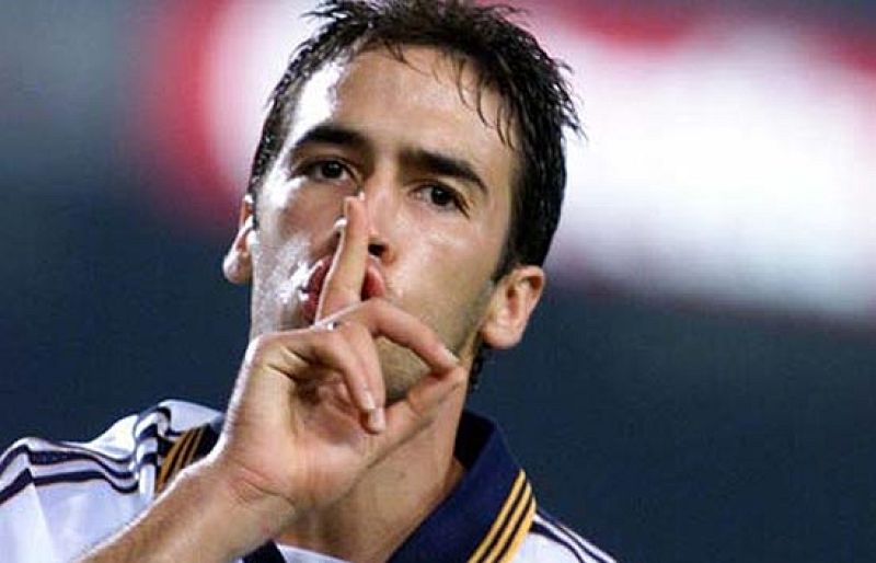 Raúl silencia al Camp Nou
