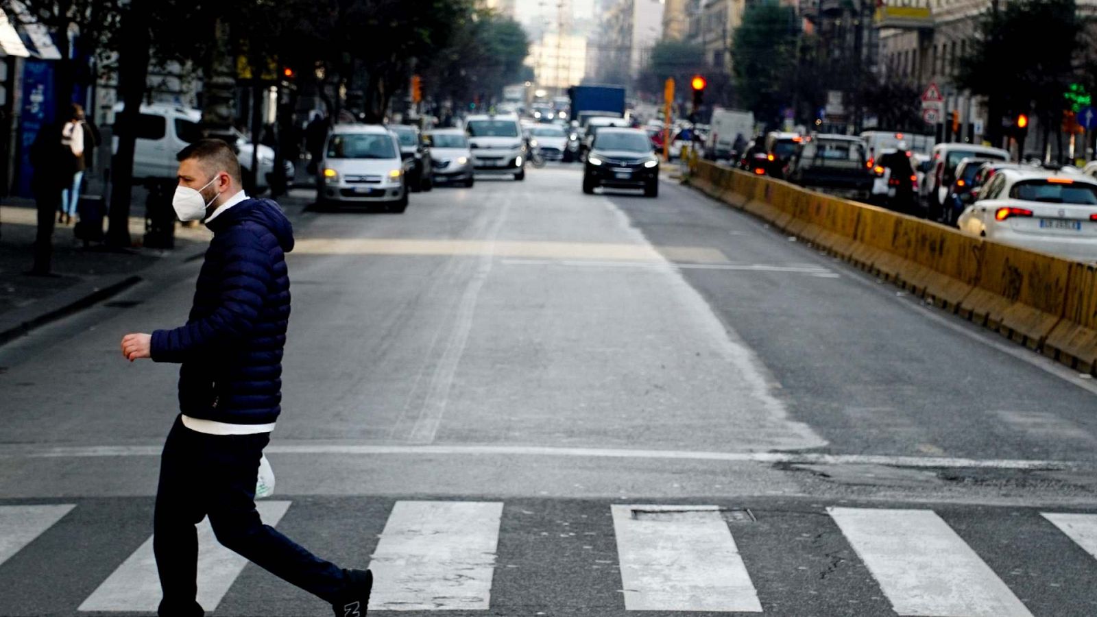 Europa se quita la mascarilla en exteriores | Ver