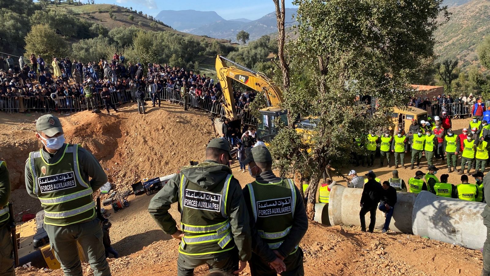 Los equipos de rescate trabajan sin descanso para rescatar a Rayan