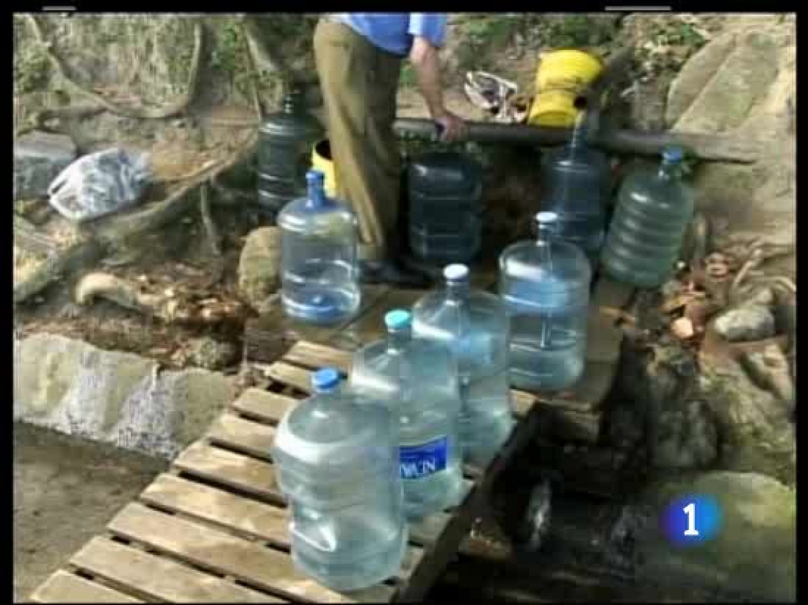 Conseguir agua en algunos barrios de Caracas es casi una proeza | Ver