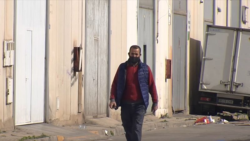 Calles vacías y comercios cerrados: los efectos del cierre de la frontera en Melilla