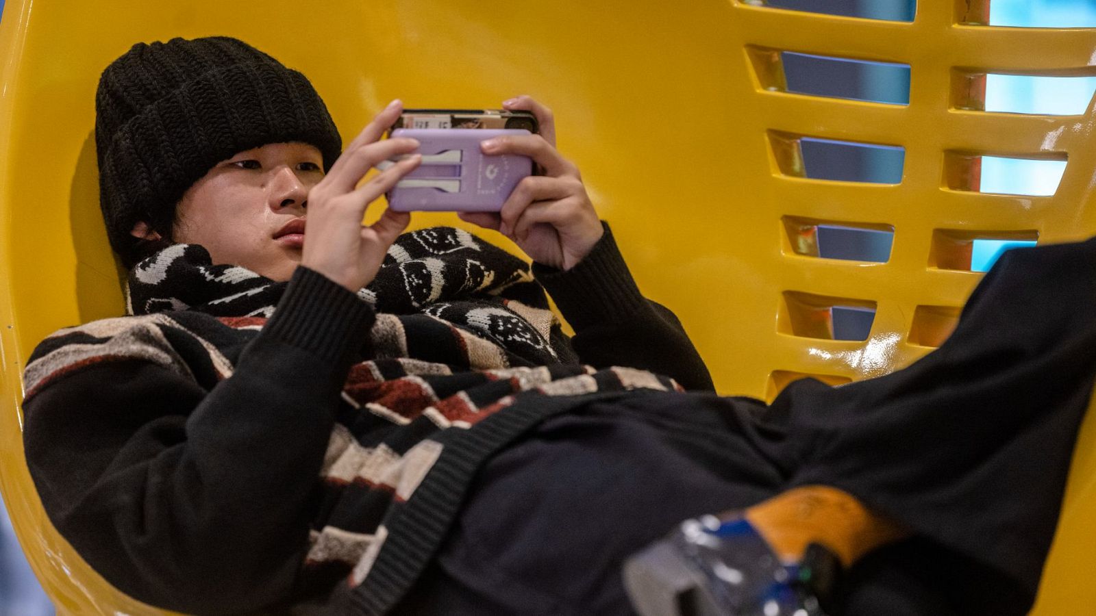 Ciberataques: uno de cada cuatro españoles protege su móvil | Ver