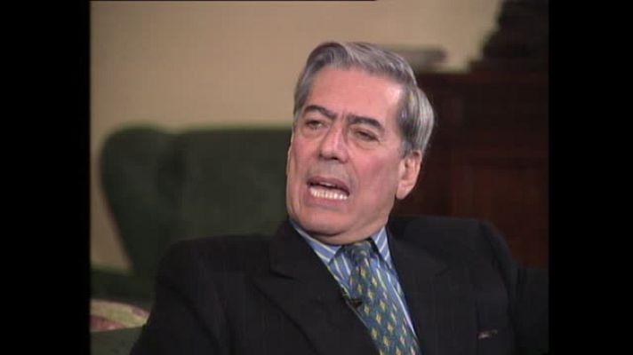  - Mario Vargas Llosa promociona su novela Lituma en los Andes, con la que ha ganado el Premio Planeta