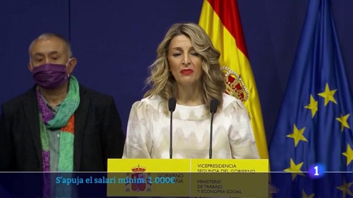 L'Informatiu - La Moncloa acorda apujar el salari mínim a mil euros mensuals