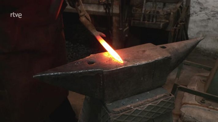 Aquí la Tierra - Modelar herramientas para coger piñas