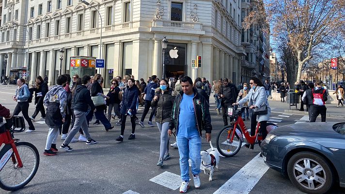 L'Informatiu - Primer dia sense mascaretes a l'aire lliure