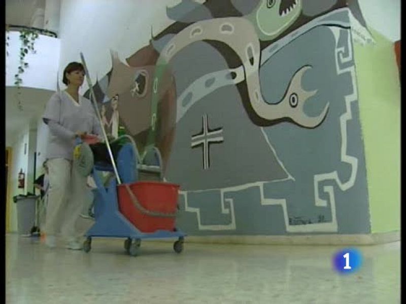 La empresa municipal de limpieza de Huelva reparte folletos en los que prohibe quejarse | Ver