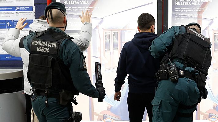 Telediario 1 - La policía aumenta la vigilancia ante las bandas juveniles