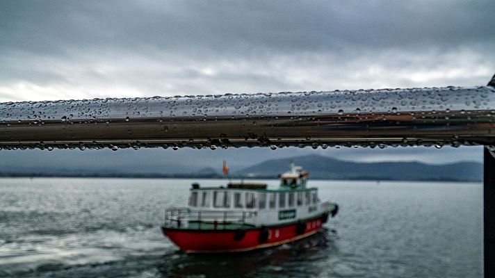 Telediario 2 - Los vecinos de Aldán tras el naufragio en Terranova: "Es un día muy triste"