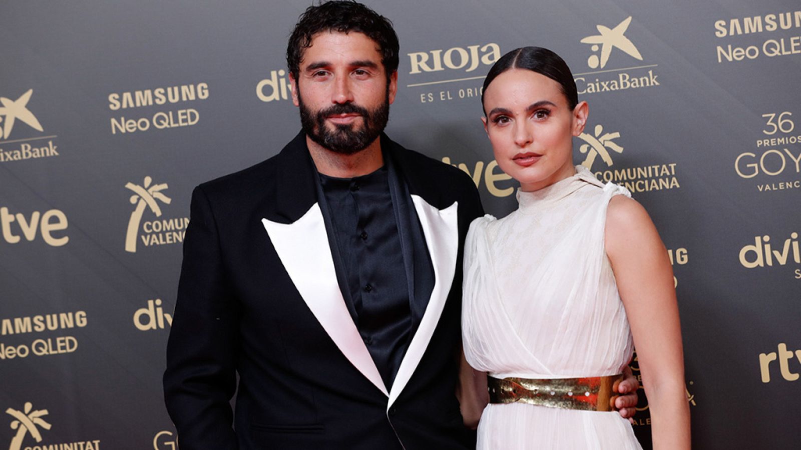 La Policía investiga a Verónica Echegui y Álex García por comprar certificados covid falsos - D Corazón | Ver