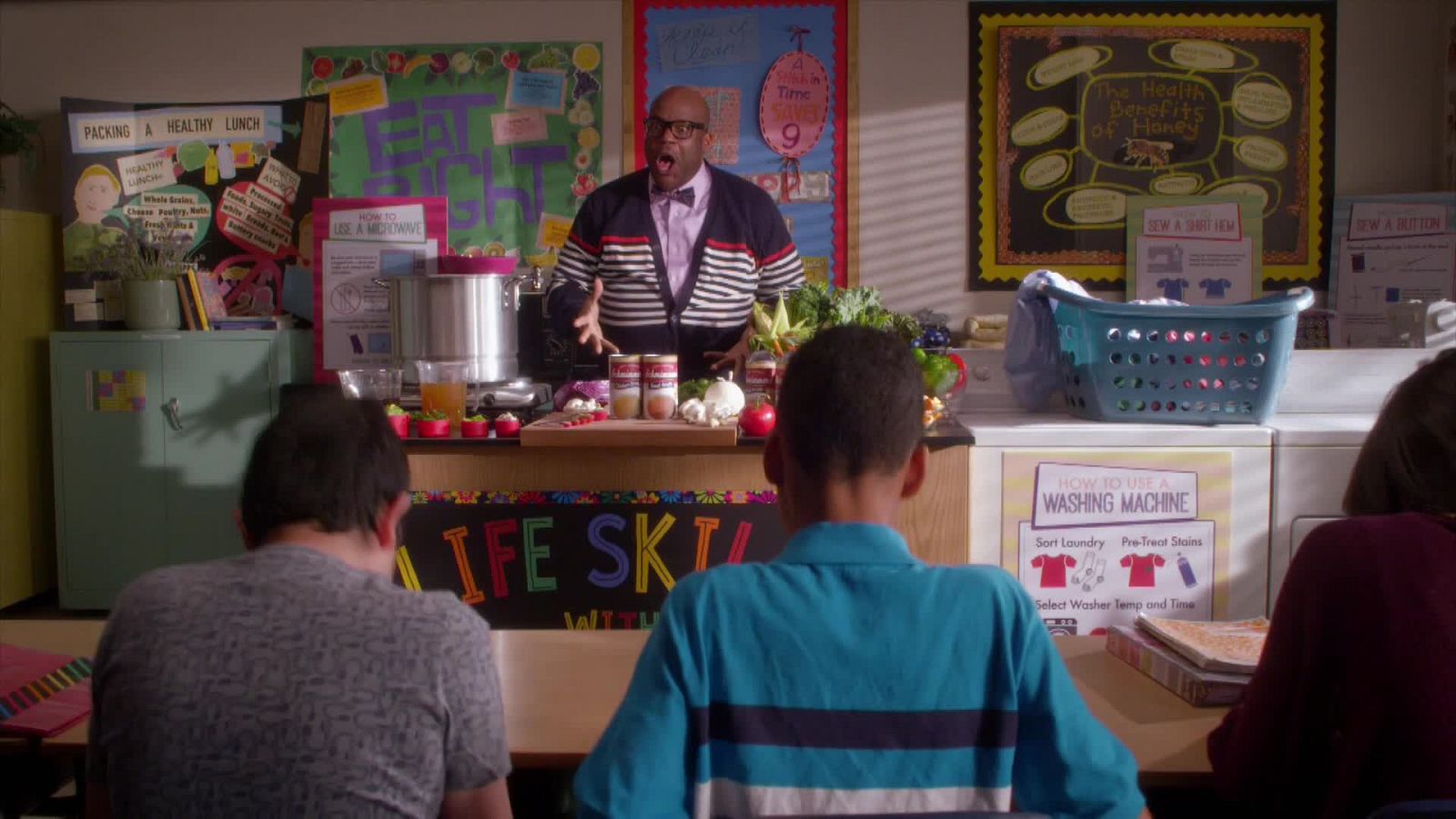 Sobrevivir al ataque del virus atrapados en la última casa - 100 cosas que hacer antes de ir al instituto | Ver