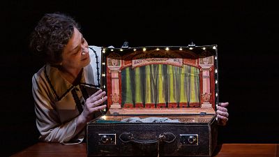 Lorca, Vicenta - Atenci�n obras - ver ahora