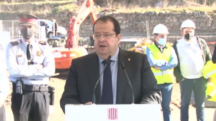 L'Informatiu - Elena defensa un model de Bombers sense professionals