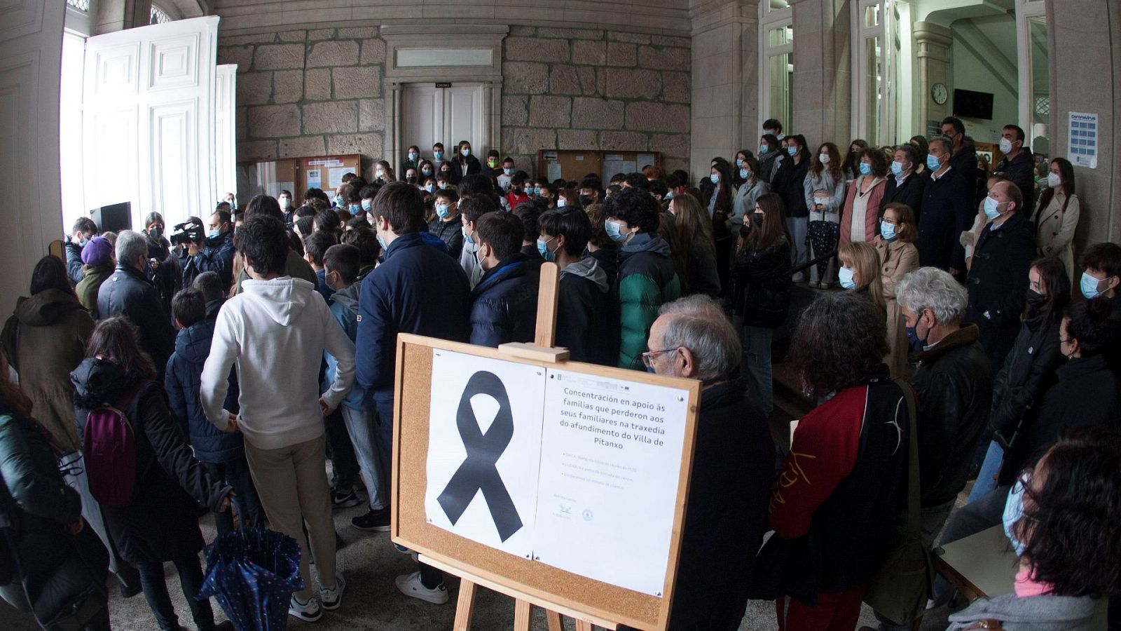 Sánchez se compromete a retomar búsqueda de 12 náufragos | Ver