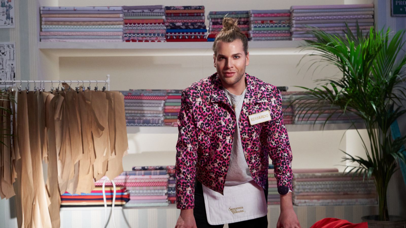 Conoce a Eduardo, concursante de Maestros de la Costura 5 - Maestros de la costura | Ver
