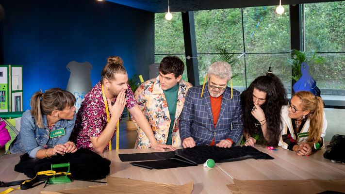 Maestros de la costura - Navarrete casi corta el vestido de Balenciaga