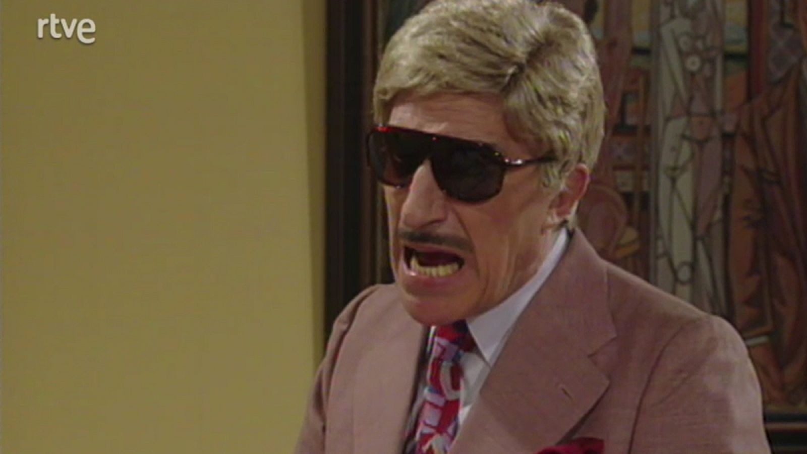 Tercera planta, inspección fiscal - El transexual - Tercera planta, inspección fiscal | Ver