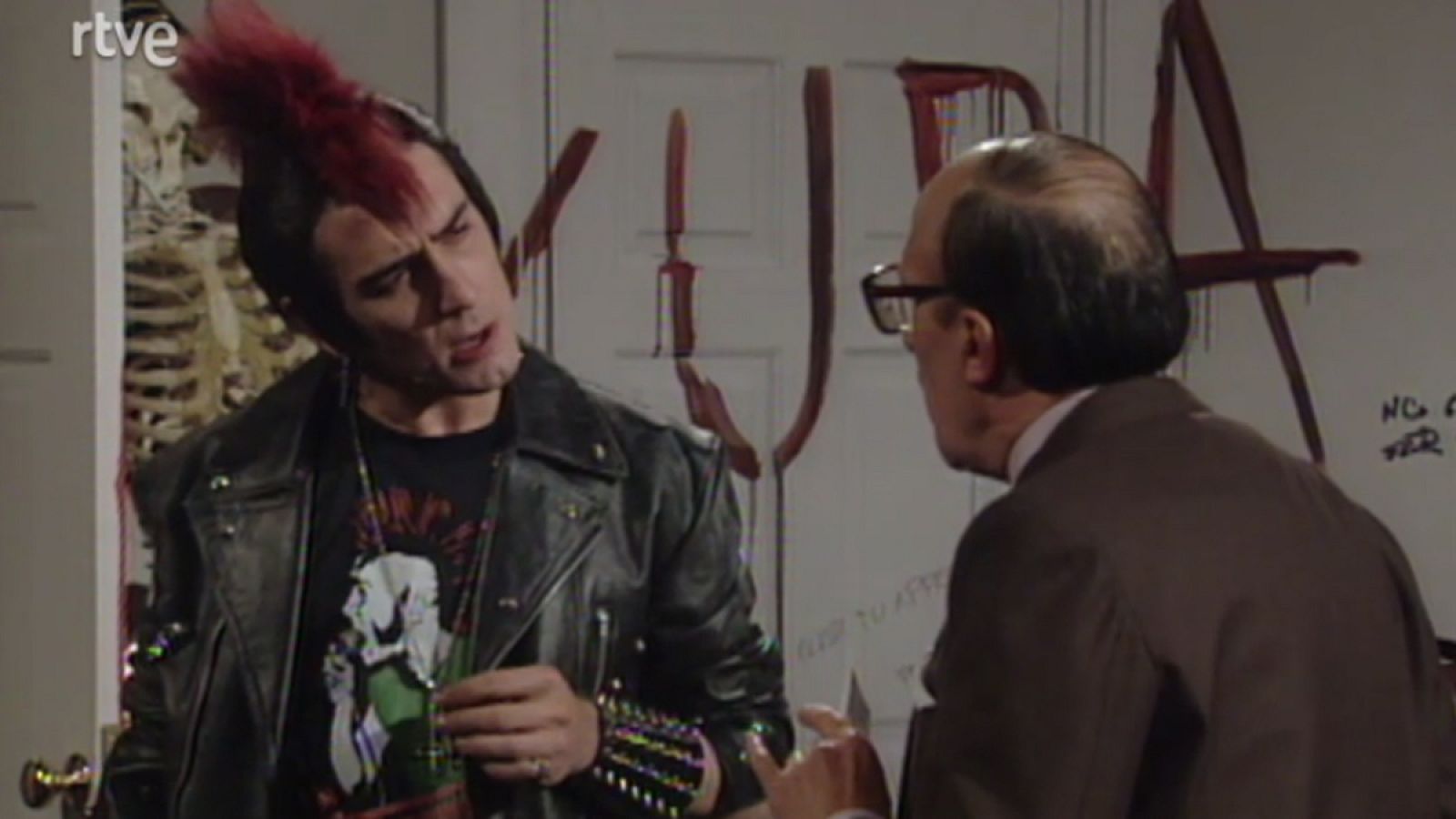 Tercera planta, inspección fiscal - Heliodoro, al loro con el inodoro - Tercera planta, inspección fiscal | Ver