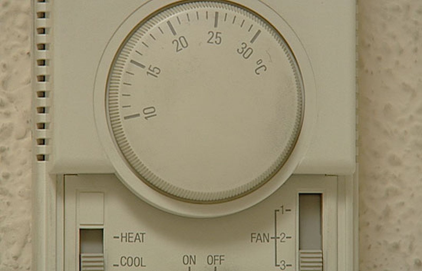 El Gobierno regula la temperatura de los espacios públicos | Ver