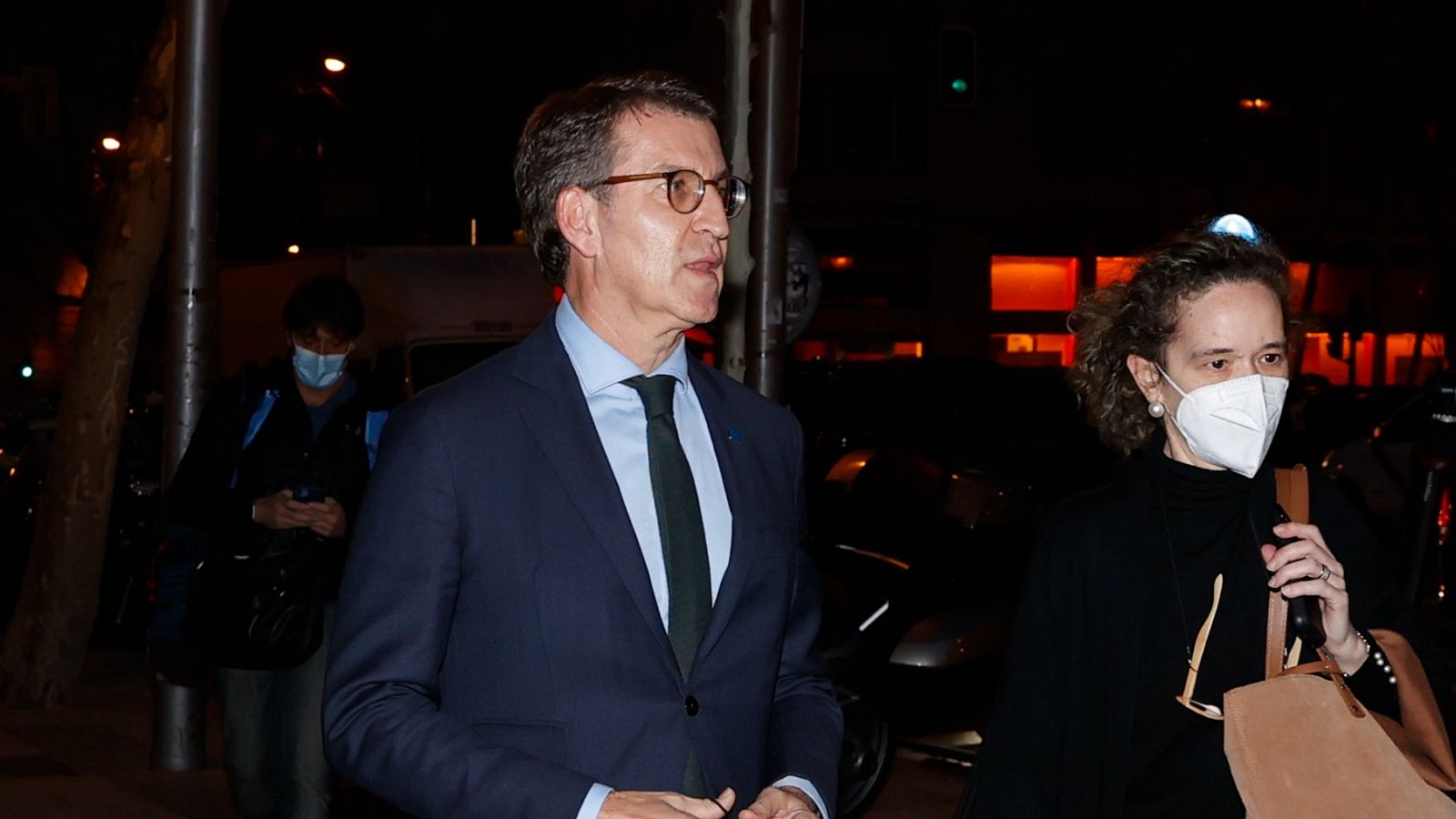 Casado y Feijóo se reúnen a solas en Génova antes del encuentro con el resto de barones del PP