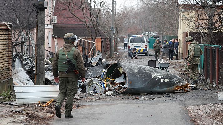 Telediario 1 - Milicianos ucranianos vigilan la calles de Kiev