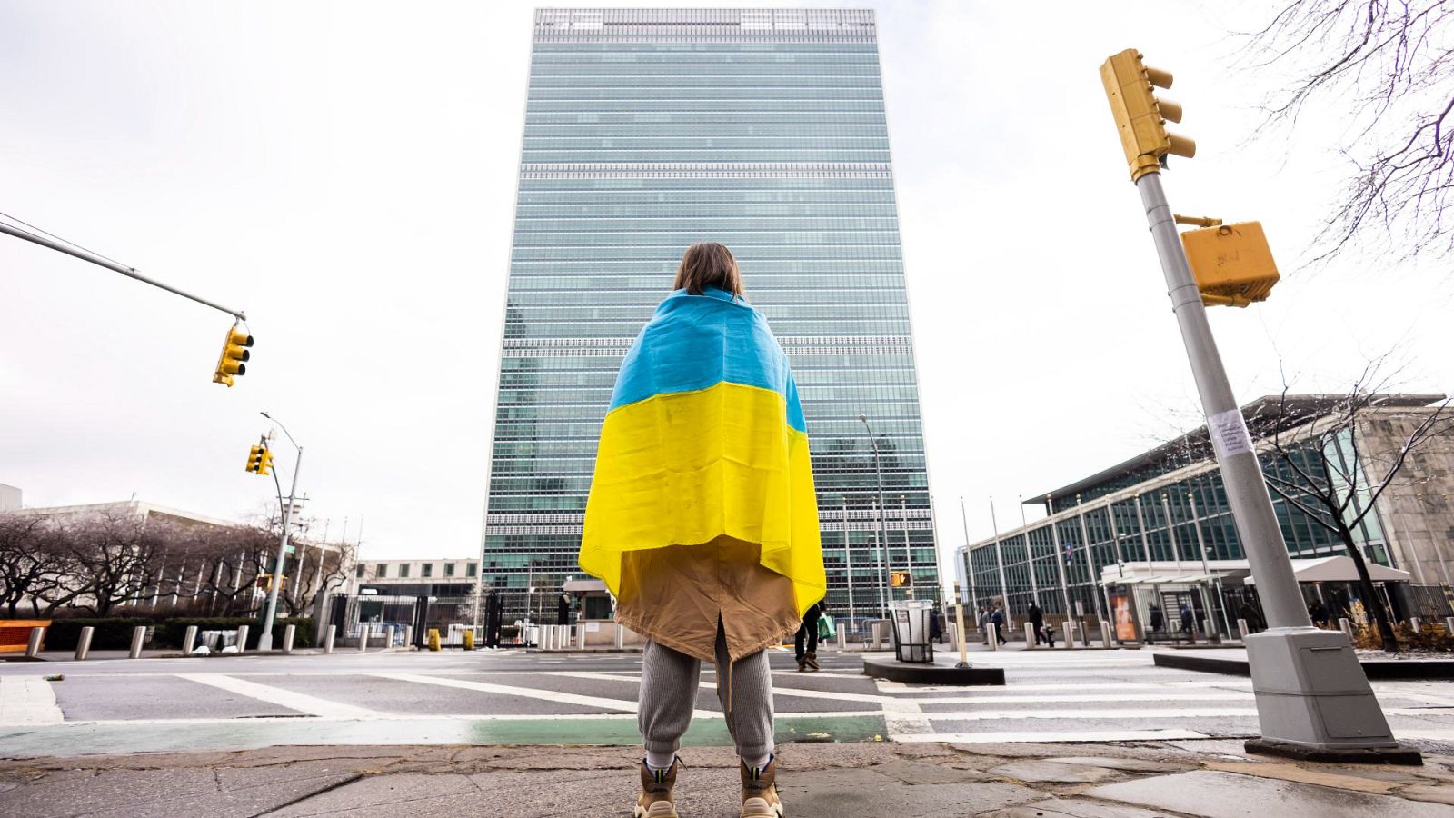 La otra cara de la guerra se libra en internet | Ver