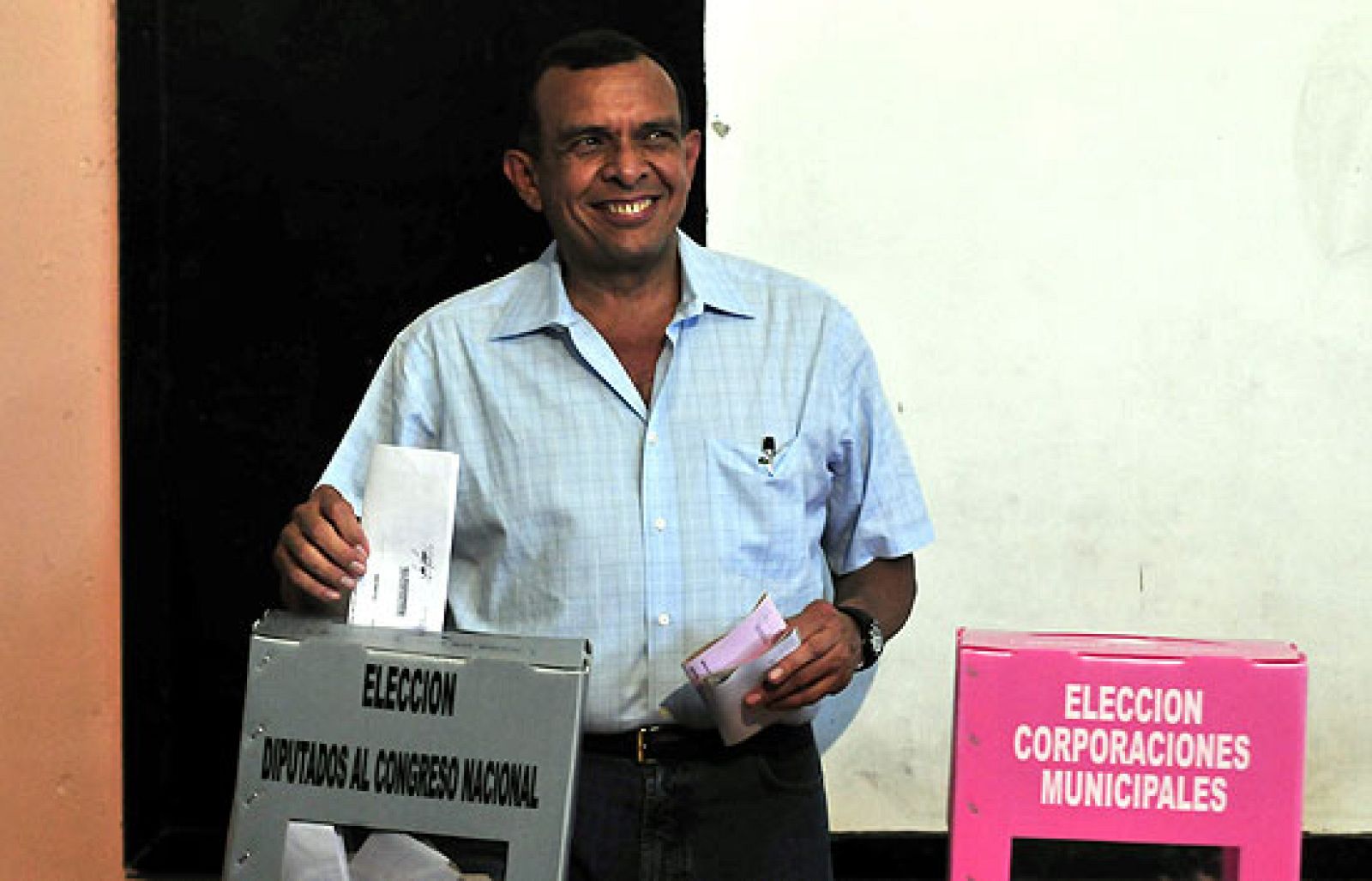 Telediario matinal en cuatro minutos - 30/11/09 | Ver