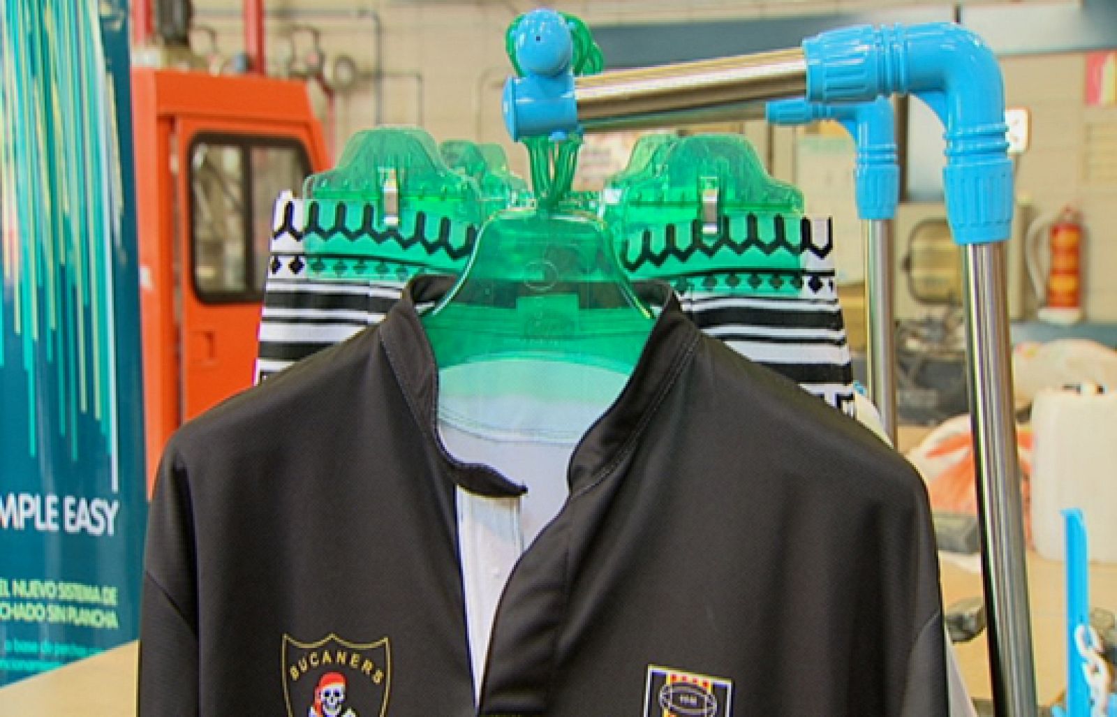 Fábrica de ideas - Inventa: Percha planchadora | Ver