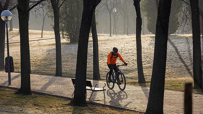El tiempo - Bajada de las temperaturas mínimas y vientos fuertes en Estrecho y Canarias