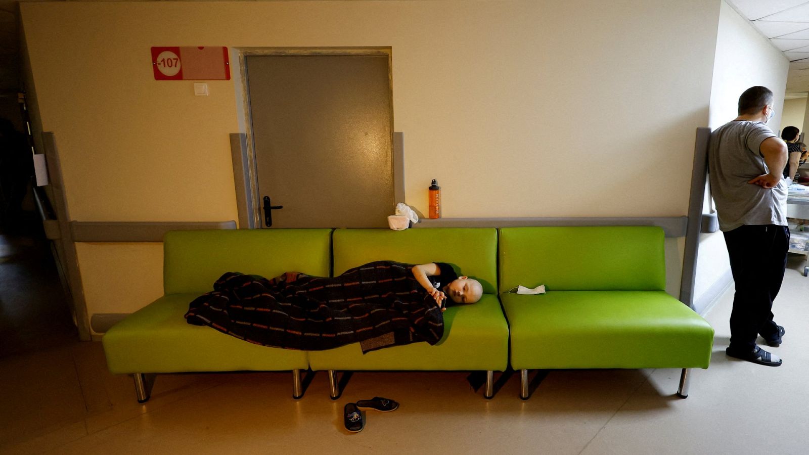 El Hospital Infantil de Kiev traslada a los niños a un búnker ante la guerra en Ucrania