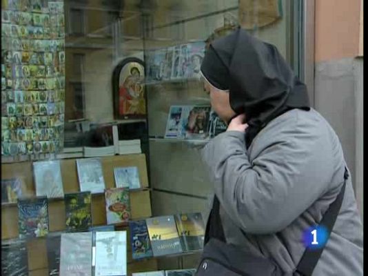  - El Papa lanza un disco