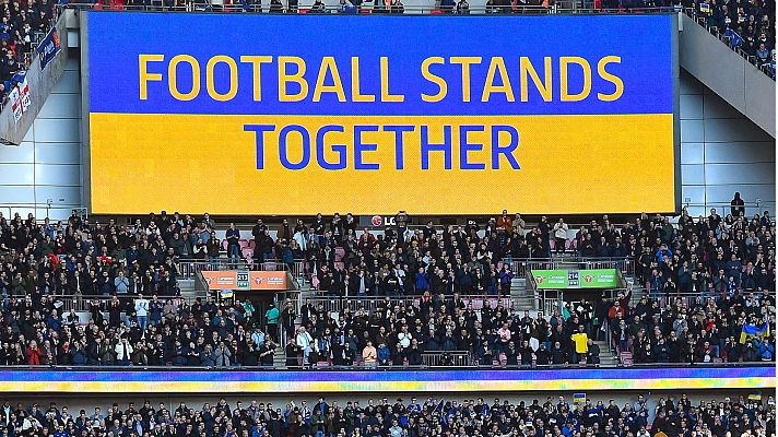 Telediario 2 - La FIFA y la UEFA excluyen a los equipos rusos