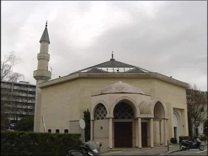 Los suizos prohíben la construcción de nuevos minaretes para sus mezquitas